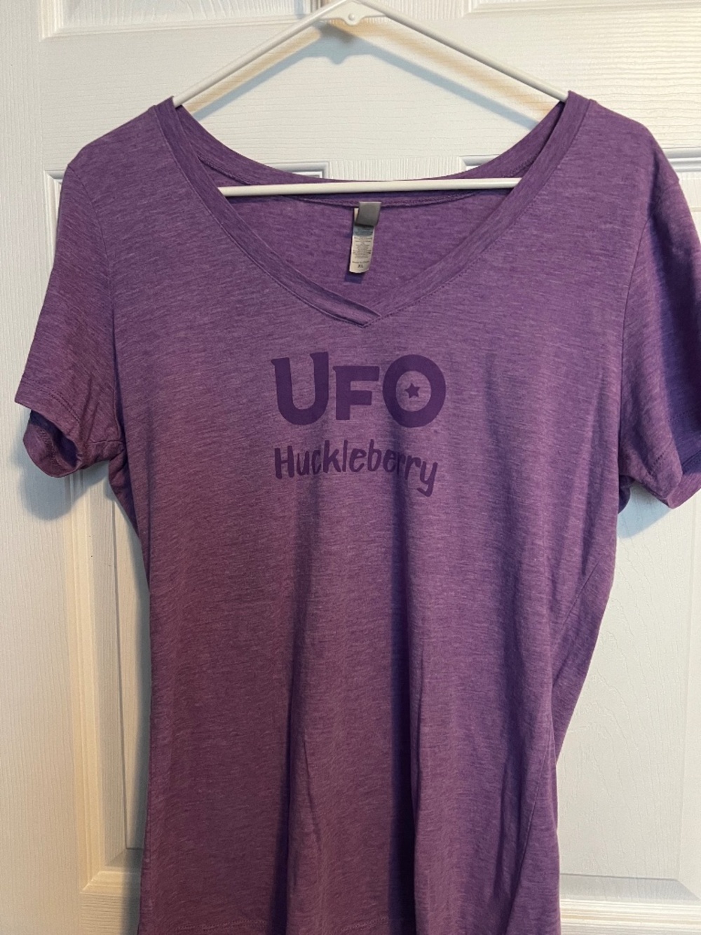 UFO V-neck short sleeve shirt